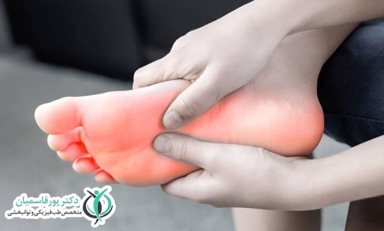 علت داغ شدن کف پا در شب
